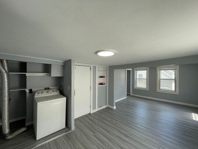 Building Photo - 9 Patten Ct