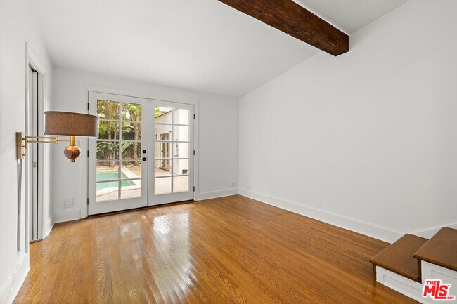 Building Photo - 521 Westbourne Dr