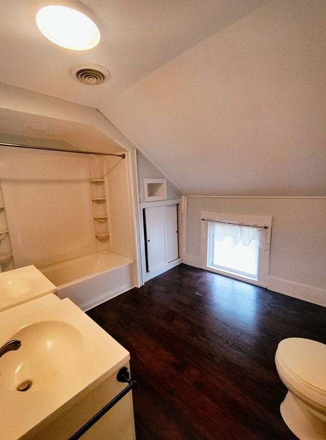 Building Photo - ****Burrillville – Three Bed/Two Bath Dupl...