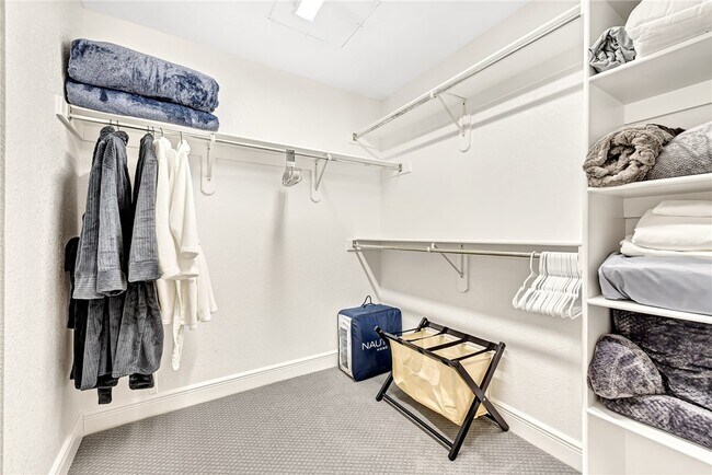 Building Photo - 701 SW Maidstone Ave