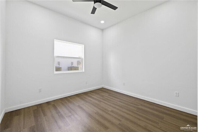 Building Photo - 17 E Santorini Dr