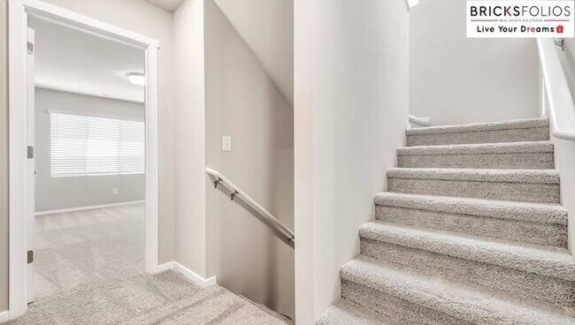 Building Photo - The Perfect Blend of Comfort & Convenience in Puyallup