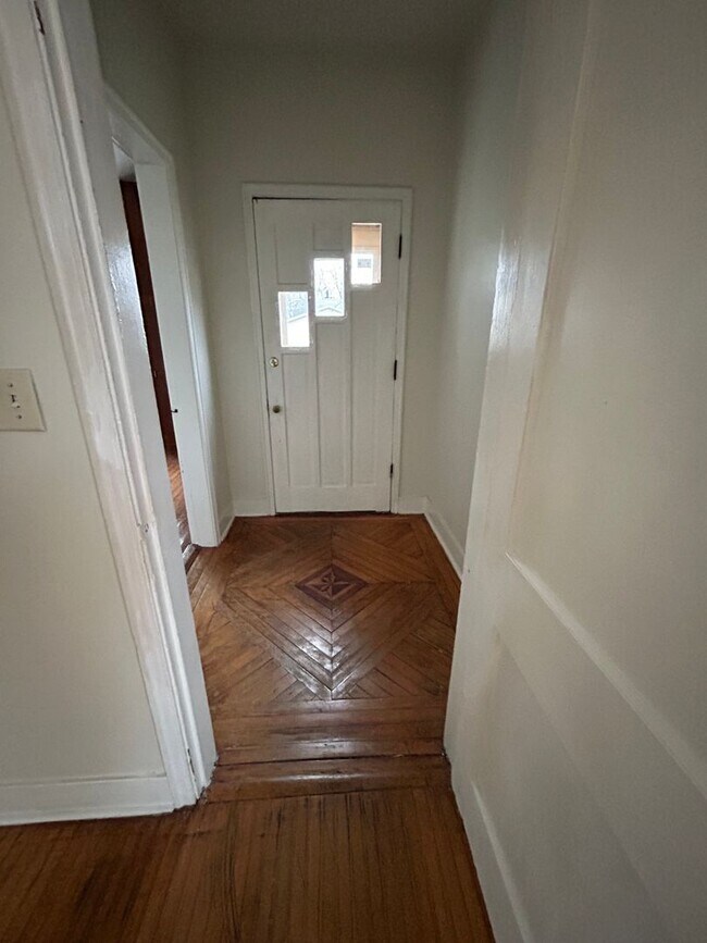 Building Photo - GB - 02 - Duplex