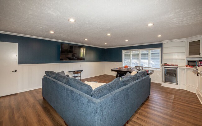 Building Photo - Gorgeous home for rent in very desirable M...