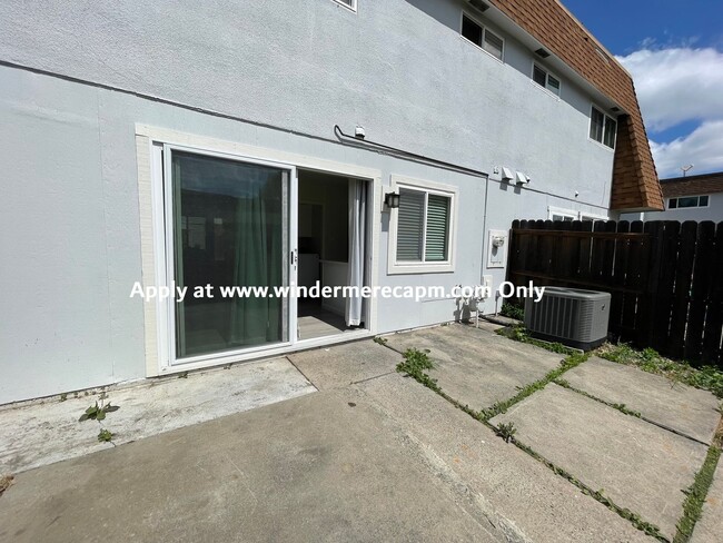 Building Photo - Now available for rent! Newly Remodeled!! ...