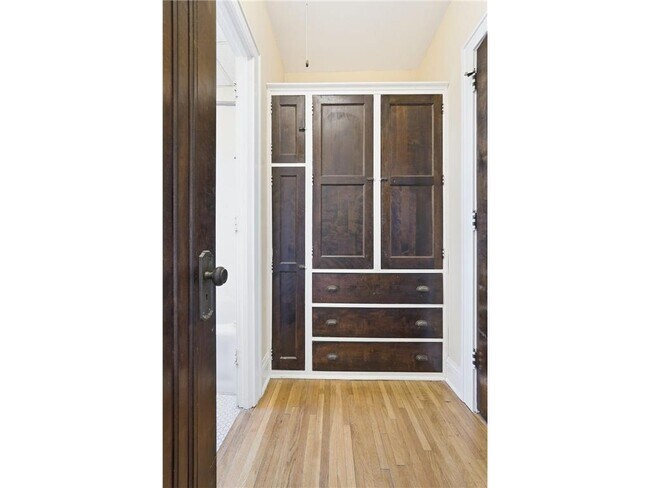 Building Photo - 2545 Garfield Ave