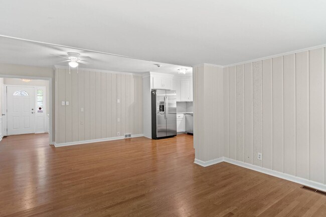 Building Photo - Introducing a newly renovated 3 bedroom, 2...