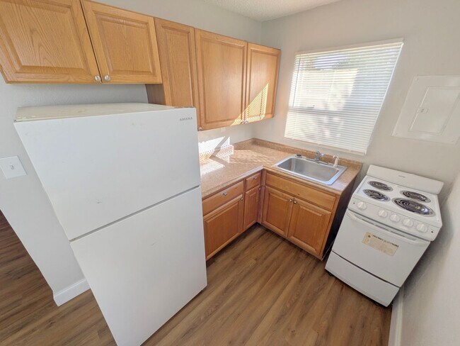 Building Photo - 506-512 Northwood Road