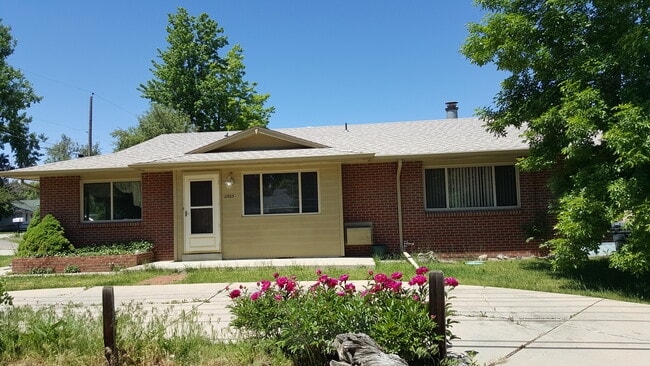 Main Entrance - 2303 Iris St