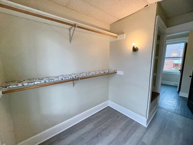 Building Photo - 2 Bedroom 1 Bathroom in Lancaster City!