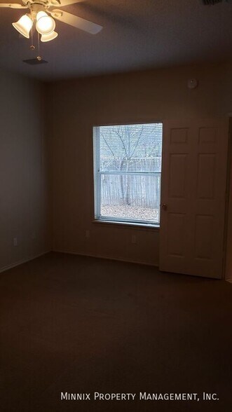Building Photo - 6115 8th Dr