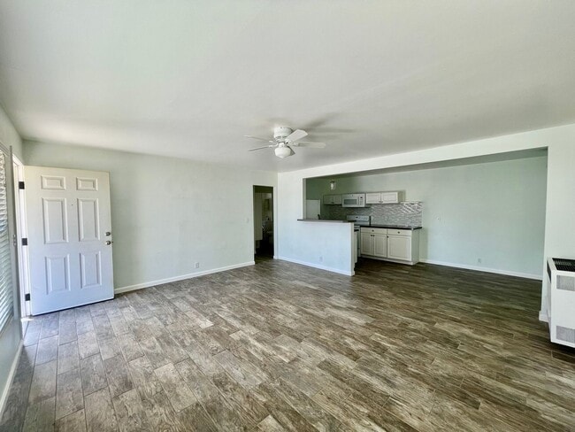 Building Photo - Joshua Tree home with views, views, views....