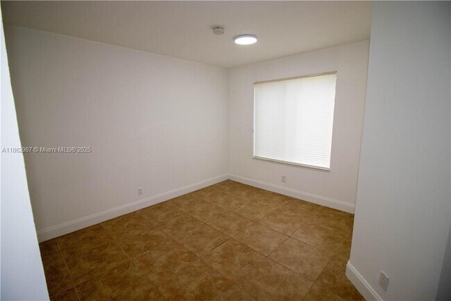 Building Photo - 917 Coral Club Dr