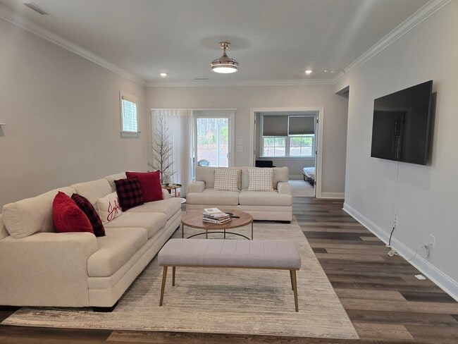 Building Photo - The Perfect Resort-Style Living in Auburn Village!