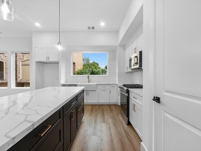 Building Photo - 4804 Elysian St