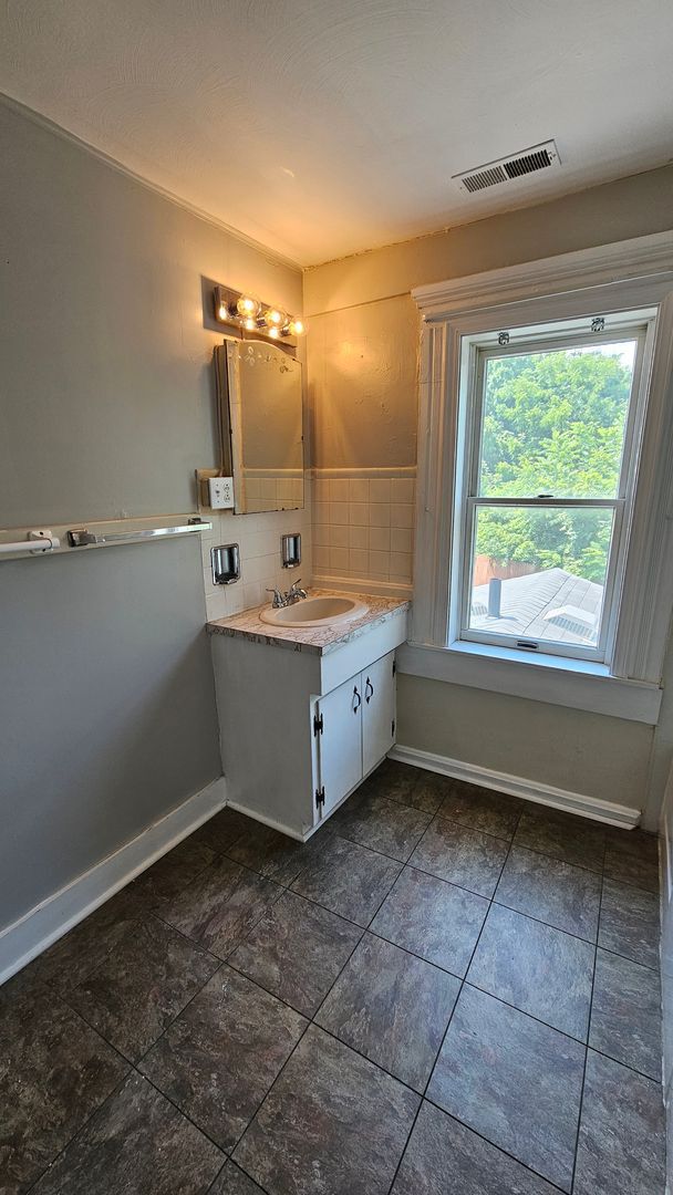 Building Photo - 50 N Gamble St