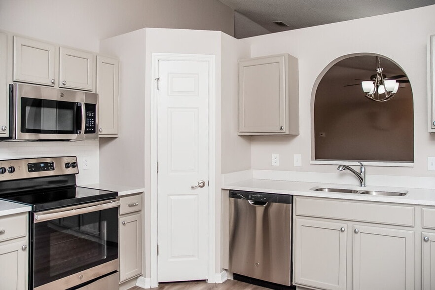 Building Photo - 1023 Brenton Leaf Dr