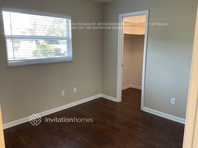 Building Photo - 2401 Driftwood Dr