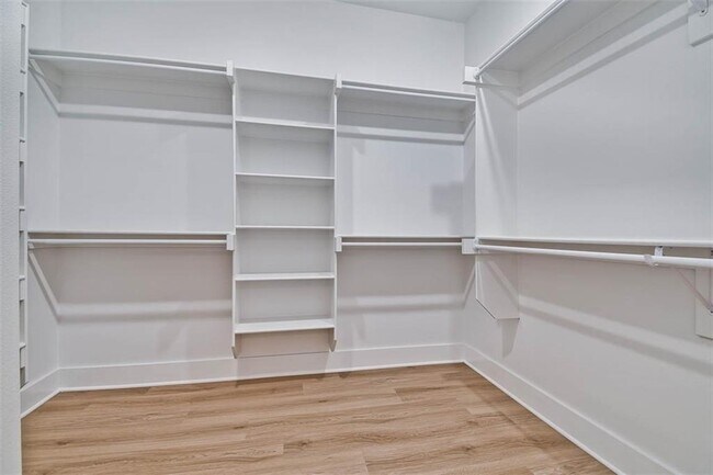 Building Photo - 1 Hemel Ln