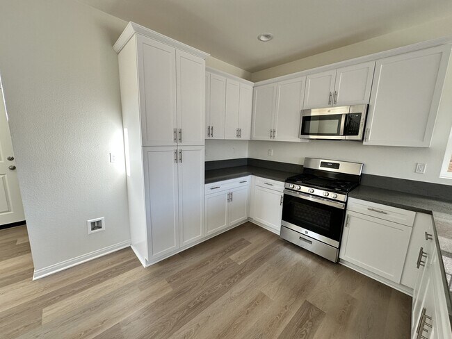 Building Photo - 158 N Sutter Ave