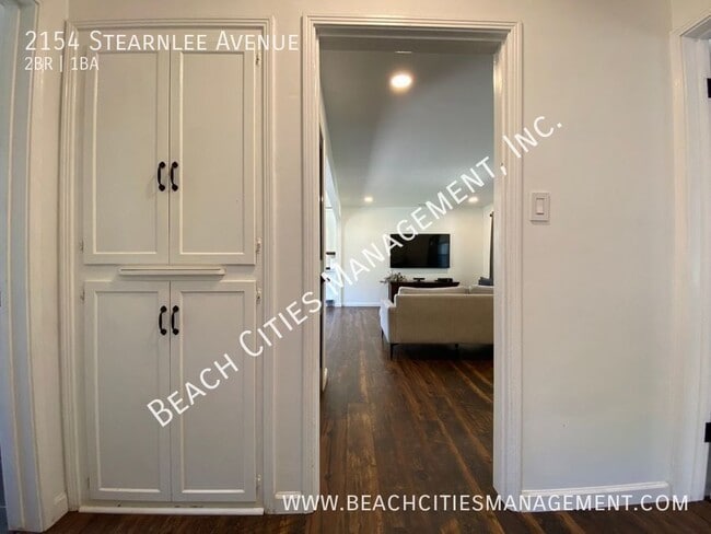 Building Photo - 2154 Stearnlee Ave