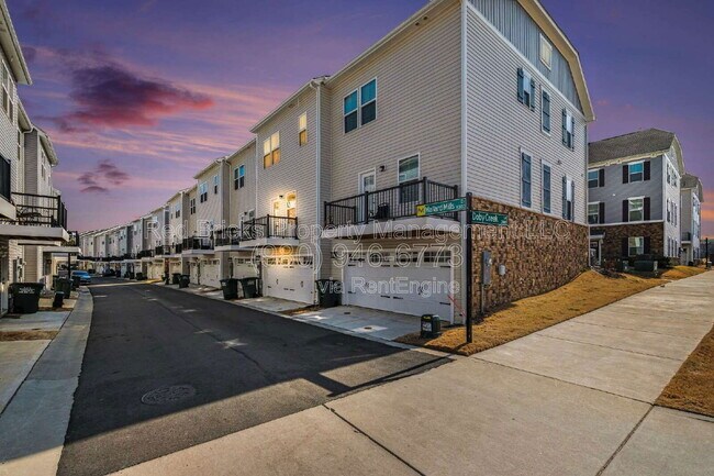 Building Photo - 9306 Mallard Mls Dr