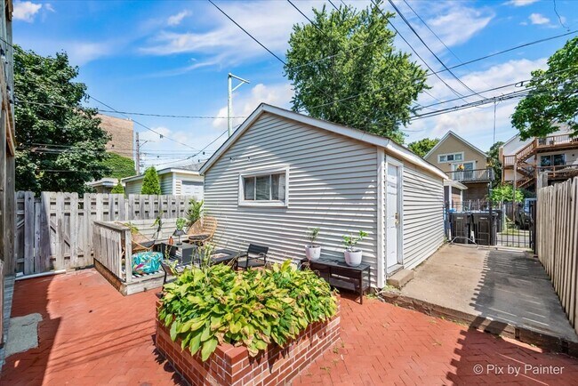 Building Photo - 2515 N Talman Ave