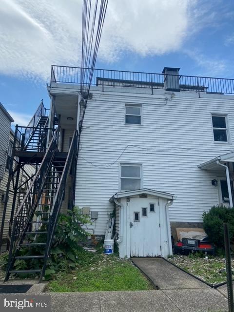 Building Photo - 429 BRIDGE St