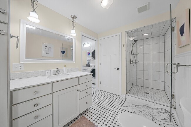 Building Photo - 814 Locust St