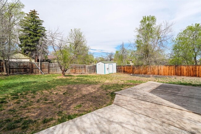 Building Photo - "Charming 3-Bedroom Home with 2 Full Baths in Prime Lakewood Location!"