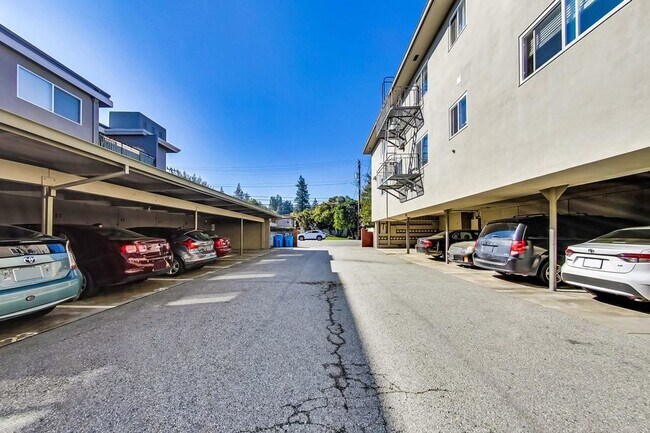 Building Photo - 1549 San Carlos Ave