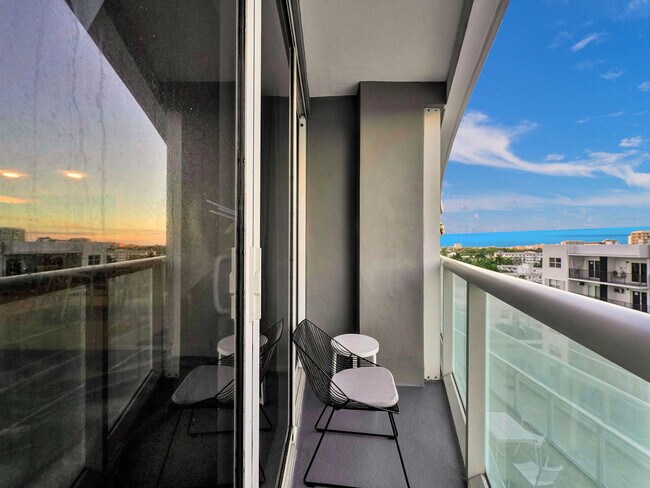 Building Photo - 3101 Bayshore Dr