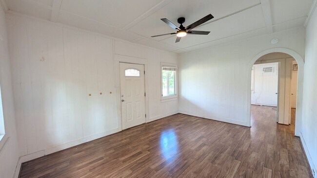 Building Photo - 3609 Leahi Ave