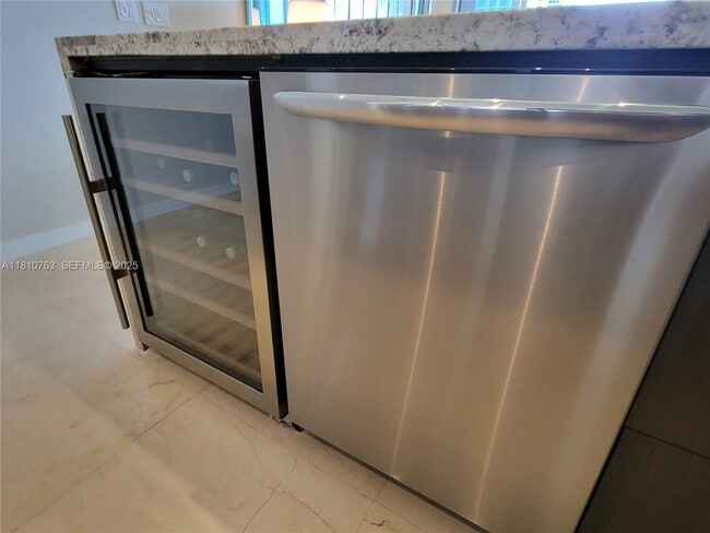 Building Photo - 1830 S Ocean Dr