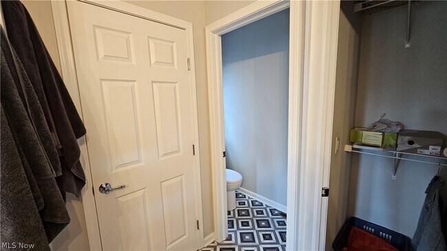 Building Photo - 9337 Ellis Way