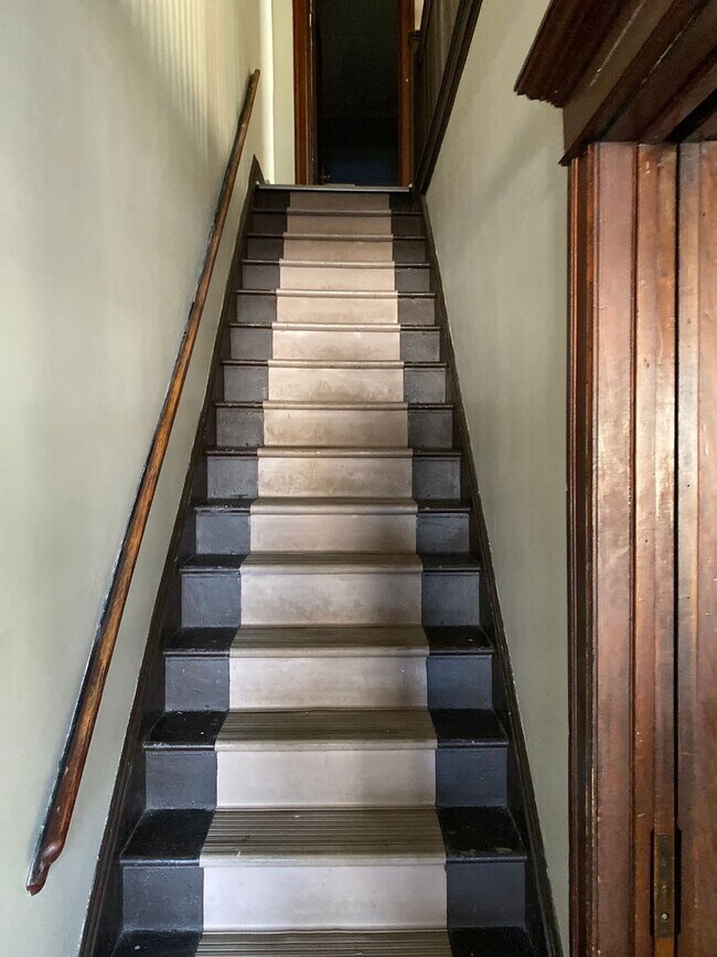 Building Photo - 1125-1127 Pittston Ave