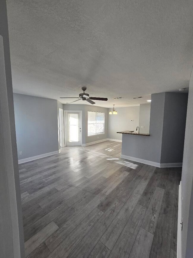 Building Photo - 715 Sugar Bay Way