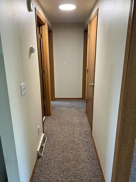 Building Photo - 502 N Steven Ave