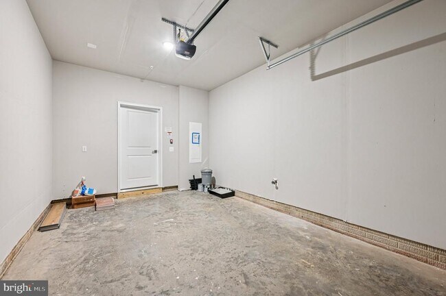 Building Photo - 2506 W Peninsula Dr