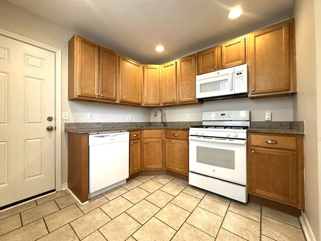 Building Photo - Gorgeous 2-Bedroom Townhome in the Heart of Olde Richmond! Available NOW!