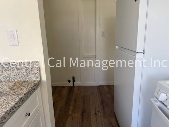 Building Photo - 517-521 Sycamore Ave