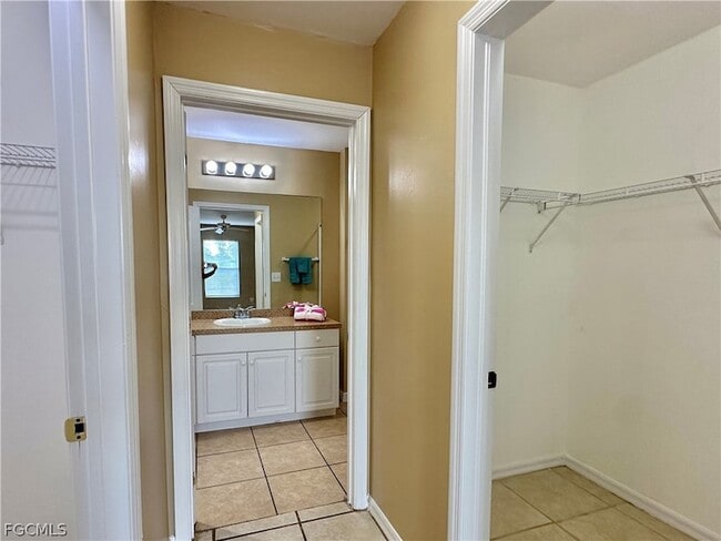 Building Photo - 2015 Xelda Ave N