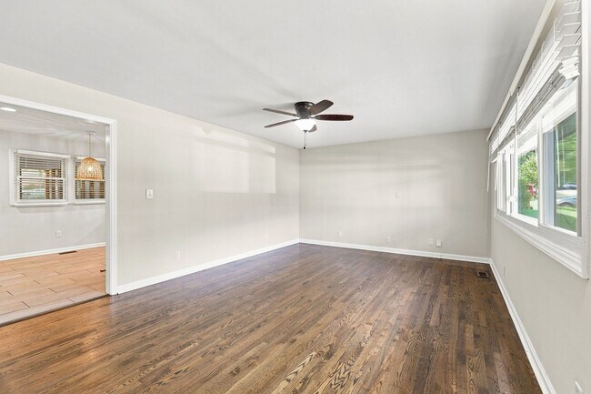 Building Photo - 3205 Crandon Ln