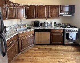 Building Photo - 957 W Armitage Ave