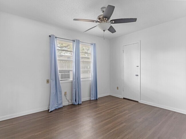 Building Photo - 147 9th St