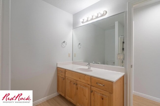 Building Photo - 4 Bedroom in Amber Estates - Newer LVP Flooring throughout home!