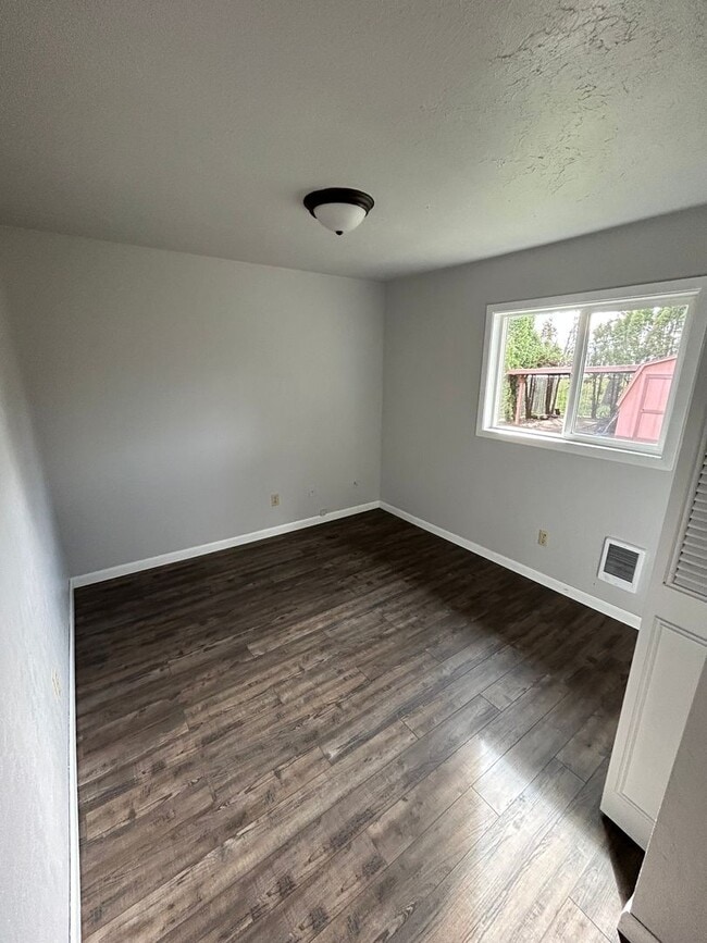 Building Photo - JON734/738