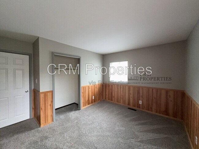 Building Photo - 212 Southlea Dr