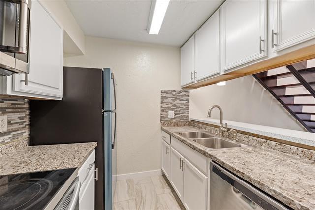 Building Photo - 2627 Douglas Ave