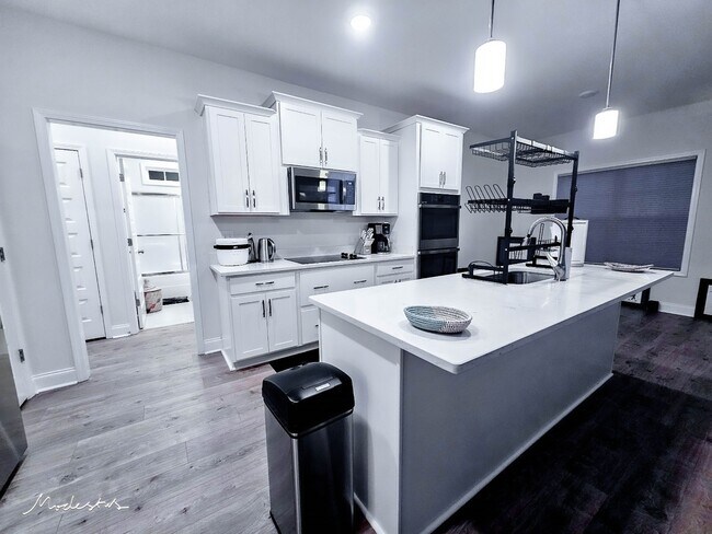 Building Photo - 1718 Oak Frst Dr